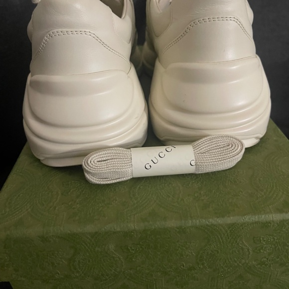 **Authentic* WOMEN'S RHYTON GUCCI LOGO LEATHER SNEAKER - Picture 5 of 8